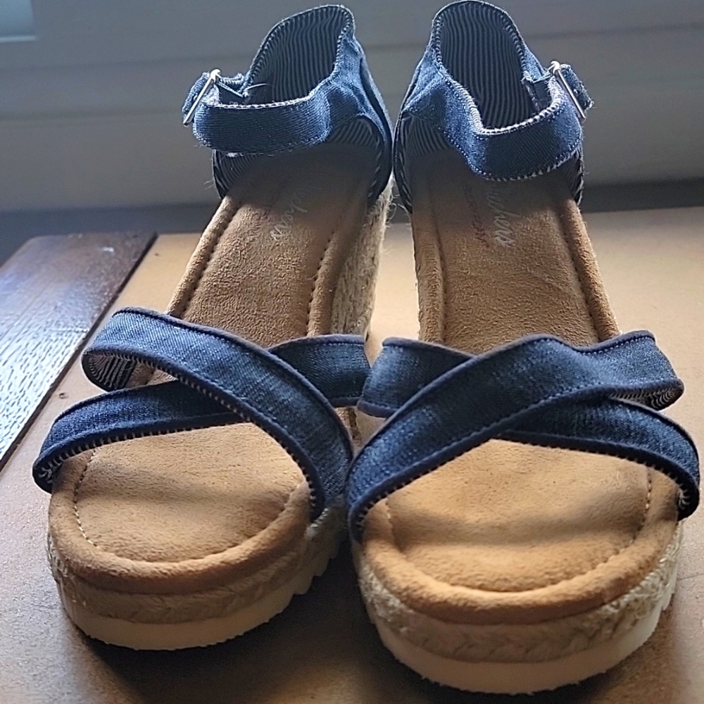 Skechers Memory Foam Sandals, Size 10. - image 1